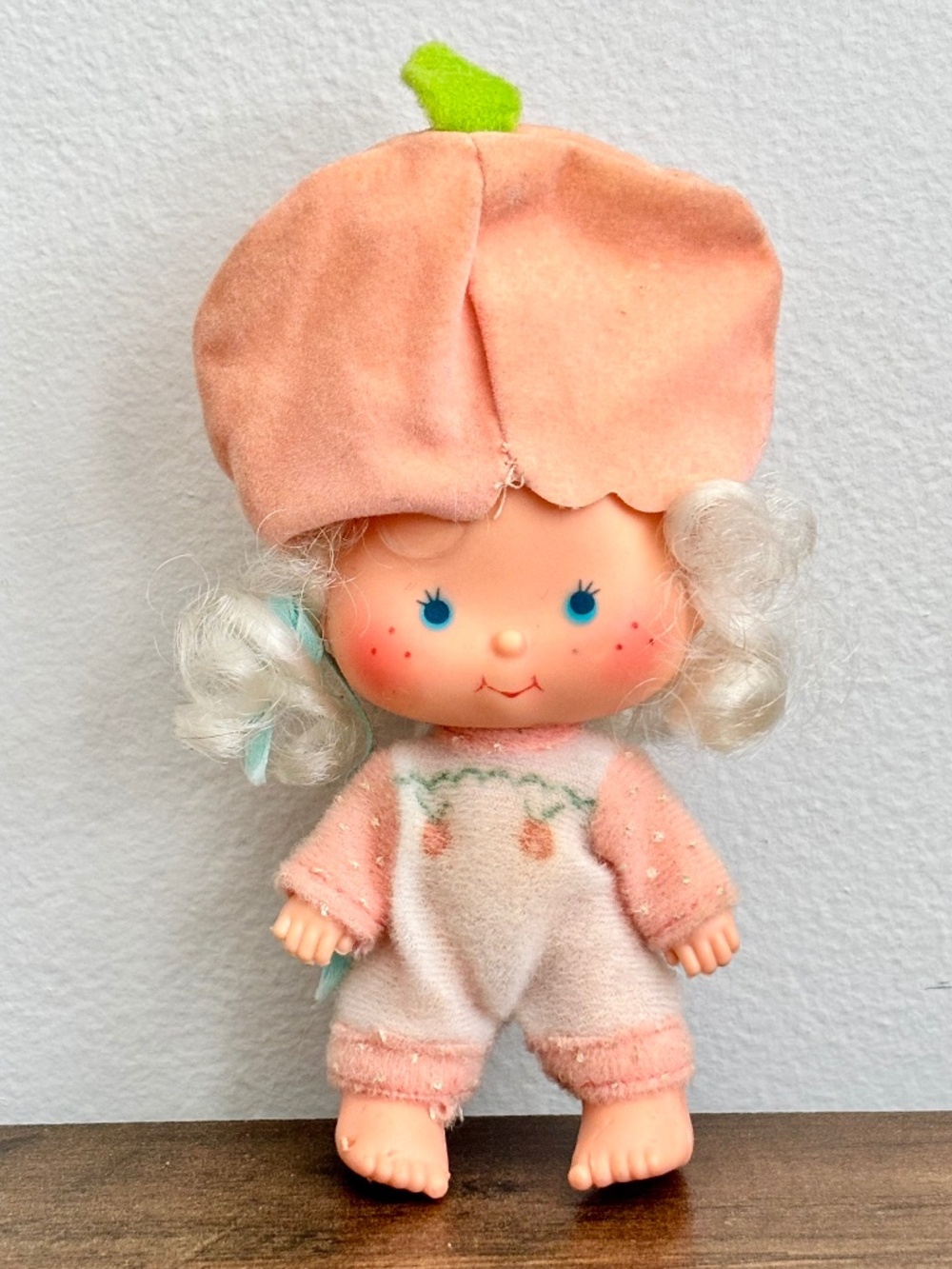 VINTAGE Strawberry Shortcake Apricot Doll Figure Outfit Curly White Hair 1979
